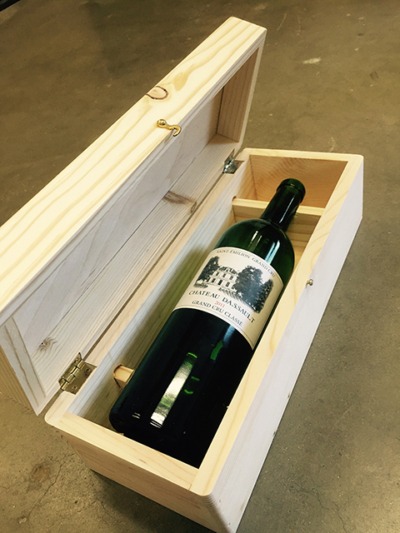 Custom Hinged-Top Wooden Wine Boxes – Bulk Orders for Packaging & Retail Display Hinged-top custom wooden wine box with an open view, showcasing a bottle of wine inside. Available in bulk for luxury wine packaging, branded gifting, and winery retail display.