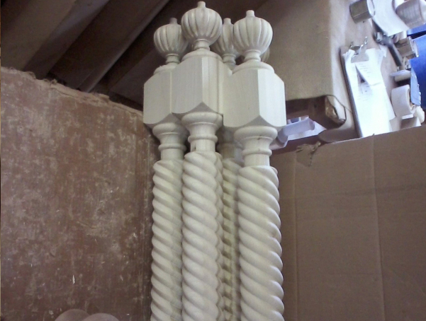 Four spiral wooden bed posts with finial top